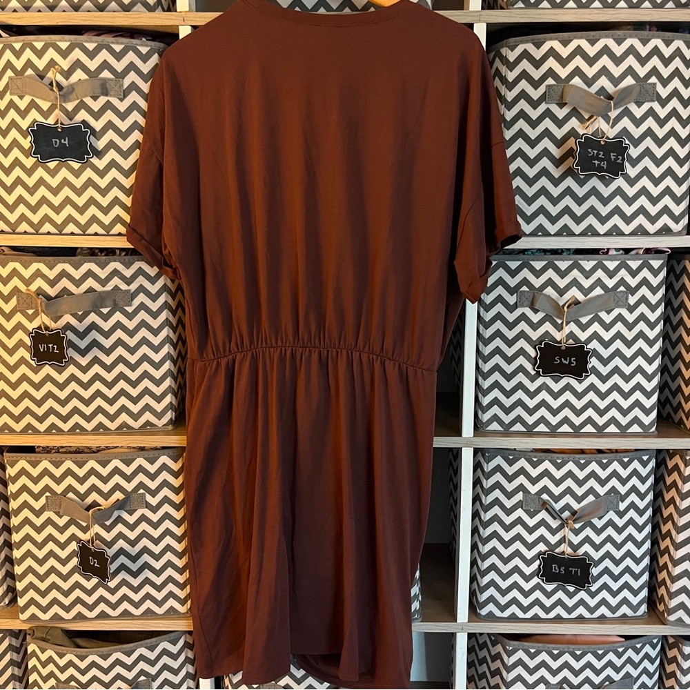 Express Stylish Dress - Picture 3 of 6